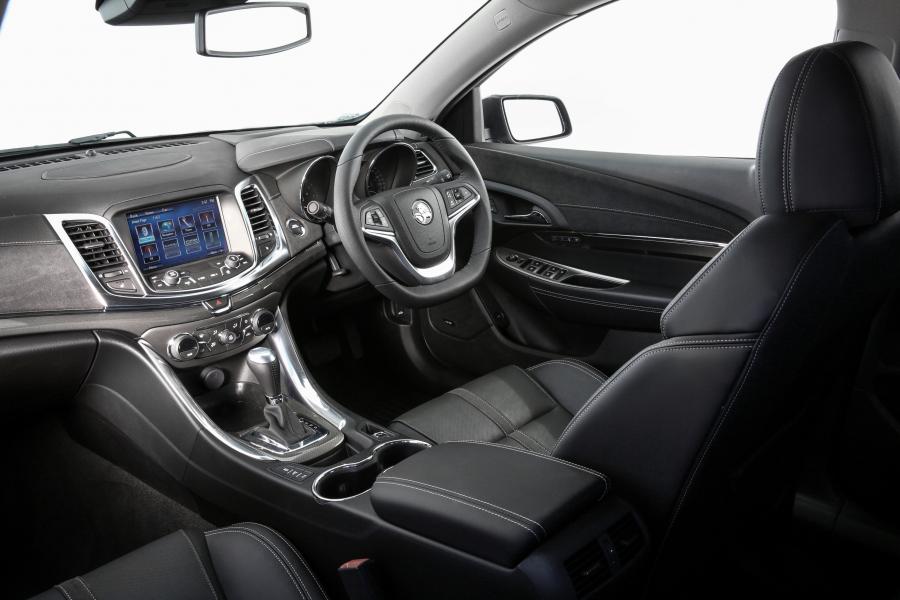 Интерьер Holden Calais V 2015 года  (фото 3 из 8)